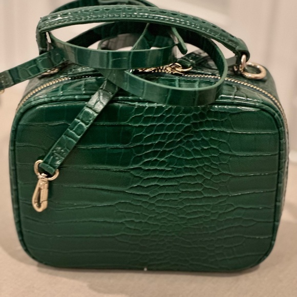 Zara Bags Brand New Green Embossed Zara Purse Poshmark